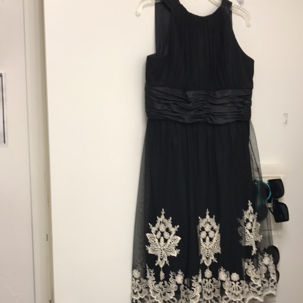 S.L.Fashions size 8 color:black with white lace
